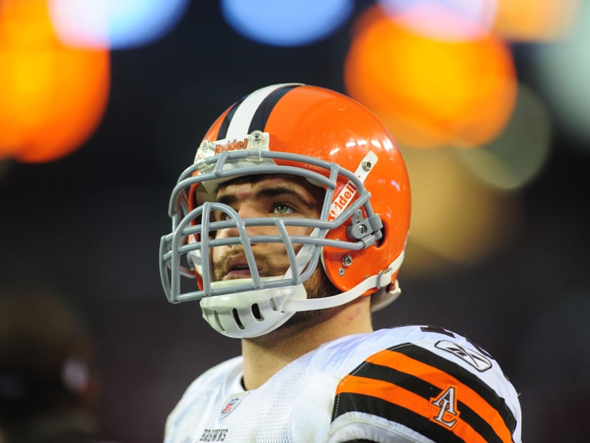 Battered Peyton Hillis takes shot to back and ribs, held to 35