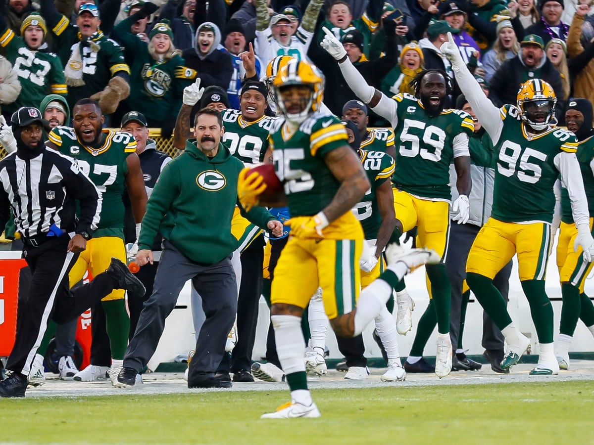 Green Bay Packers defensive back Keisean Nixon zooms past special