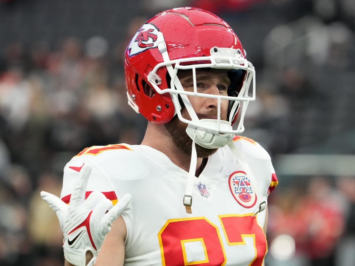 Chiefs TE Travis Kelce hyperextends knee ahead of opener - ESPN