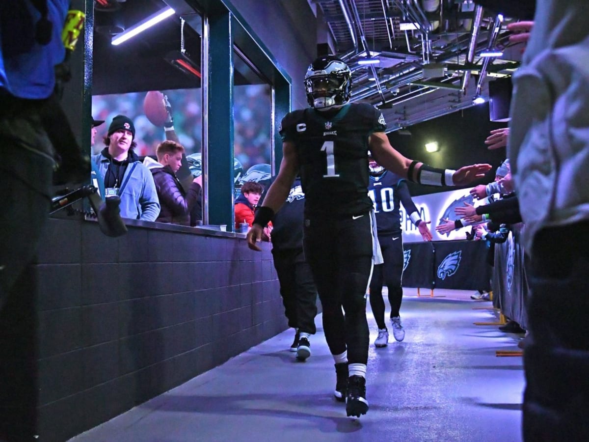 Jalen Hurts, Haason Reddick Lead Eagles to a 28-0 Halftime Lead