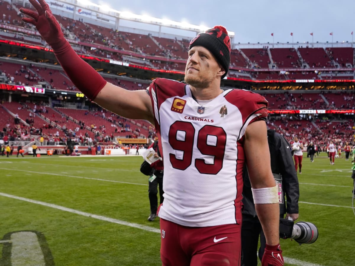 Cardinals' JJ Watt emotional during standing ovation in final game