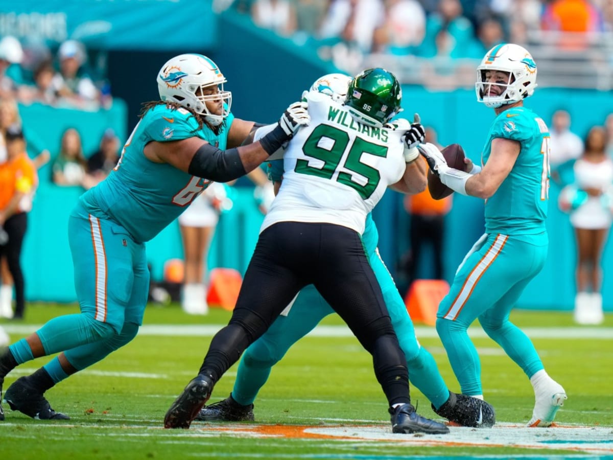 NY Jets vs. Miami Dolphins halftime report: Michael Carter starts hot