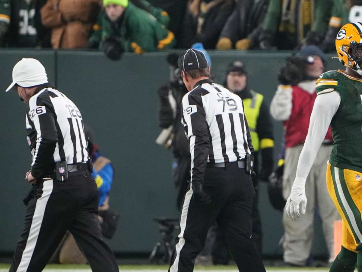 Packers' Quay Walker apologizes for shoving Lions physician