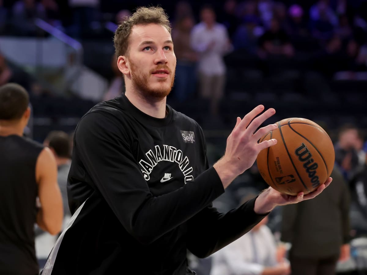 Spurs upgrade Poeltl to probable