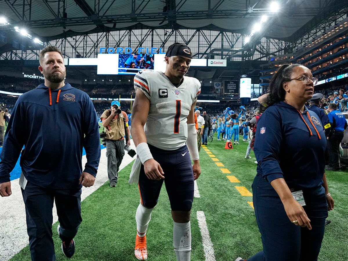 Bears' Justin Fields to fall shy of Lamar Jackson's record due to injury