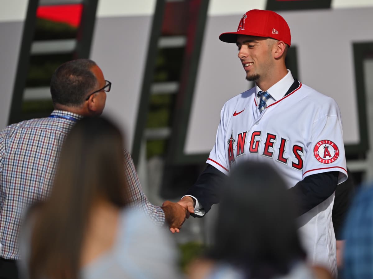 Angels News: Halos Sign 19-Year-Old Cuban Pitching Prospect - Los Angeles  Angels