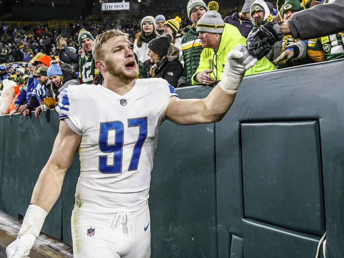 Watch: Former Wolverine Aidan Hutchinson leads Detroit Lions in epic sing-along  on HBO's 'Hard Knocks'