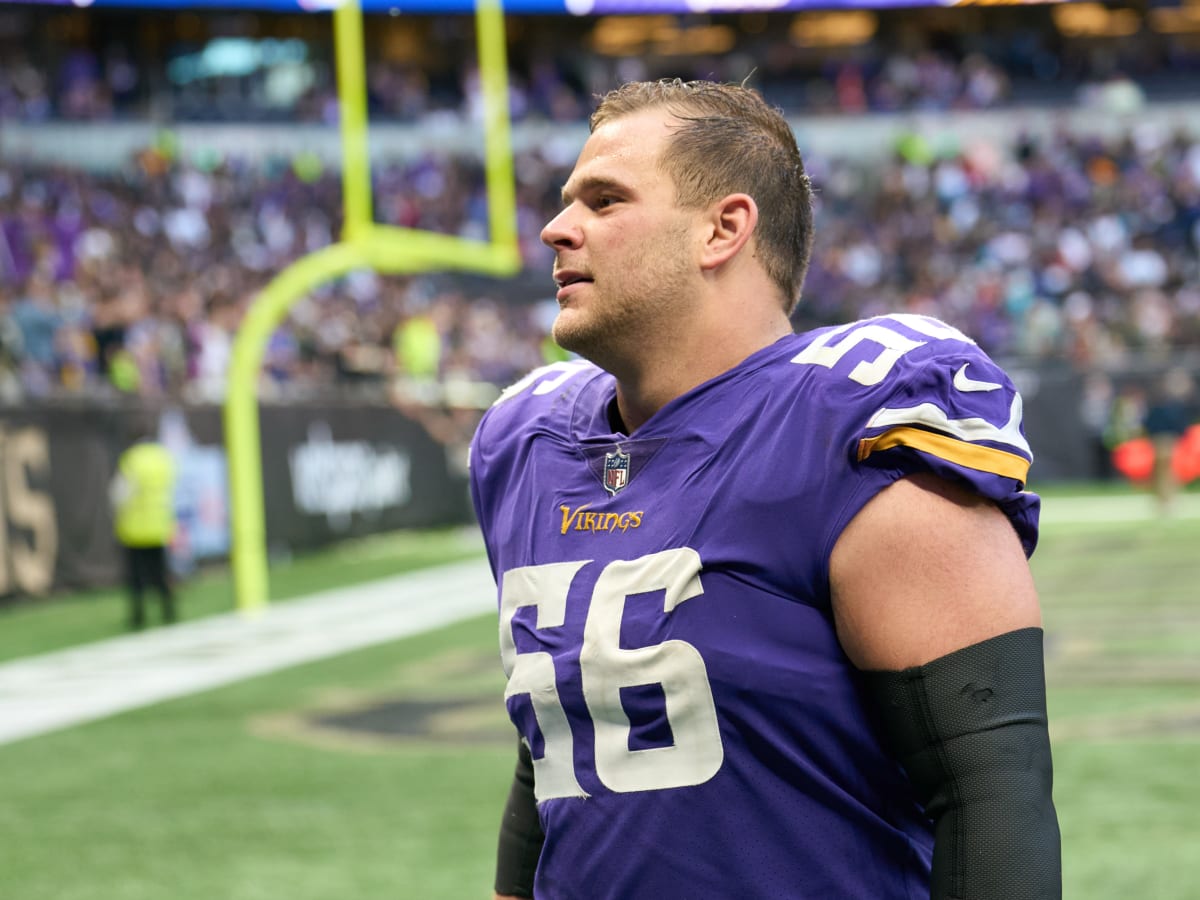 Vikings' Garrett Bradbury tweaked back injury in car accident Saturday -  Sports Illustrated Minnesota Sports, News, Analysis, and More