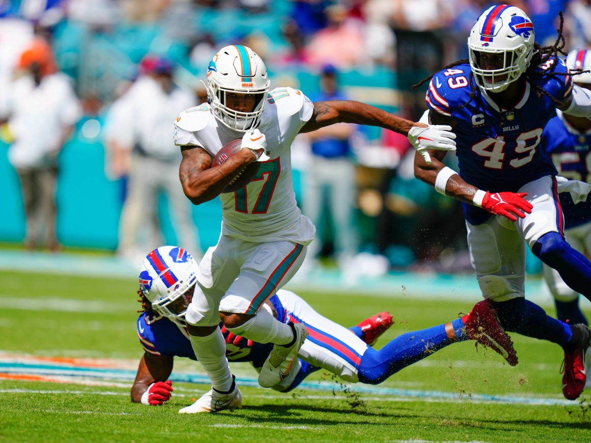 Dolphins' Jaylen Waddle will play at Buffalo vs. rival Bills