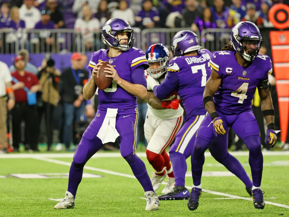 Cousins in studying-for-a-quiz mode with new Vikings offense