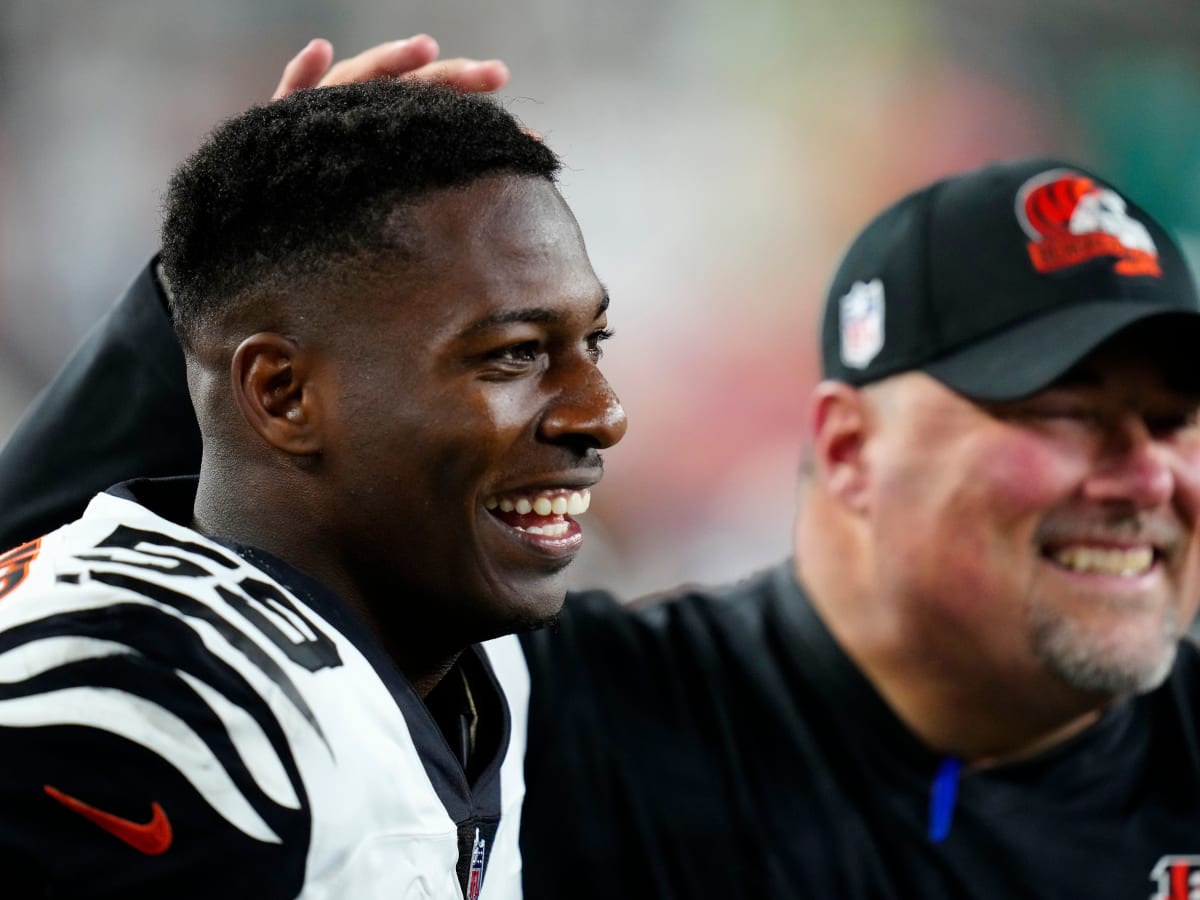 Cincinnati Bengals linebacker Akeem Davis-Gaither (59) carries the ball  after an interception during an NFL wild-card football game against the  Baltimore Ravens on Sunday, Jan. 15, 2023, in Cincinnati. (AP Photo/Emilee  Chinn