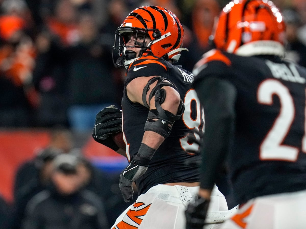 Cincinnati Bengals cornerback Eli Apple (20) runs for the play during an  NFL wild-card football game against the Baltimore Ravens on Sunday, Jan.  15, 2023, in Cincinnati. (AP Photo/Emilee Chinn Stock Photo 