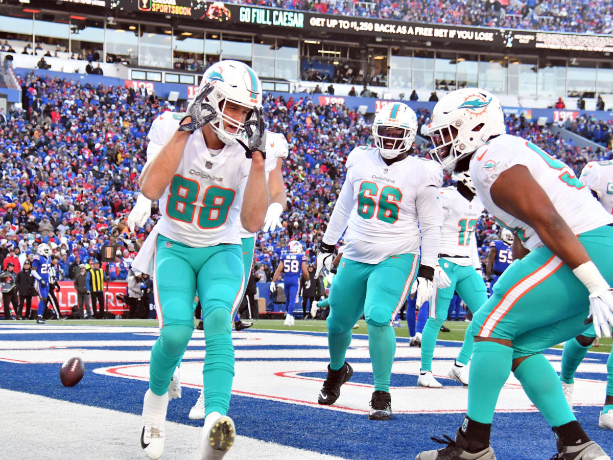 Miami Dolphins tight end Mike Gesicki (88) catches a pass during practice  at Baptist Health Training Complex in Hard Rock Stadium on Monday, Nov. 21,  2022 in Miami Gardens, Fla. (David Santiago/Miami