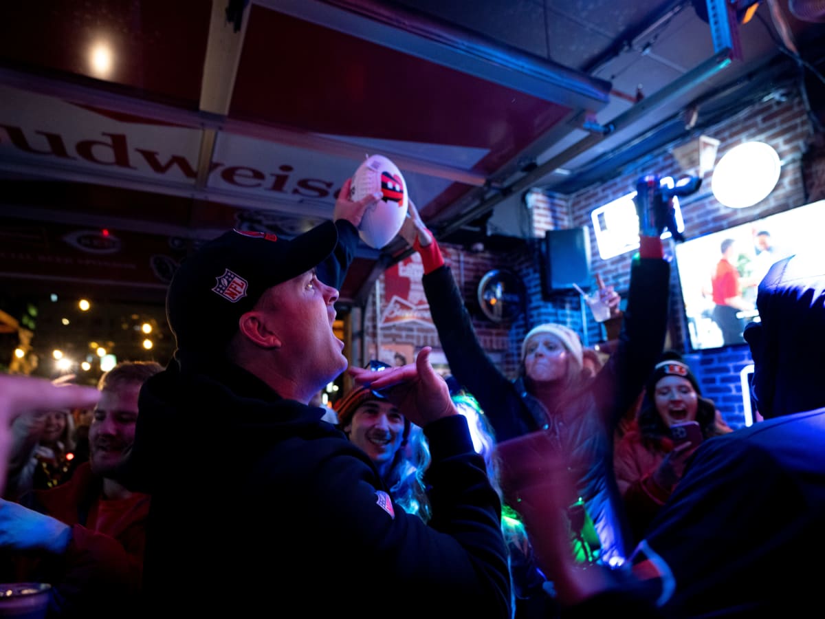 Cincinnati Bengals on X: Zac Taylor…a man of the people. After every  playoff win, he delivers game balls to Bengals bars to thank them for their  support.  / X