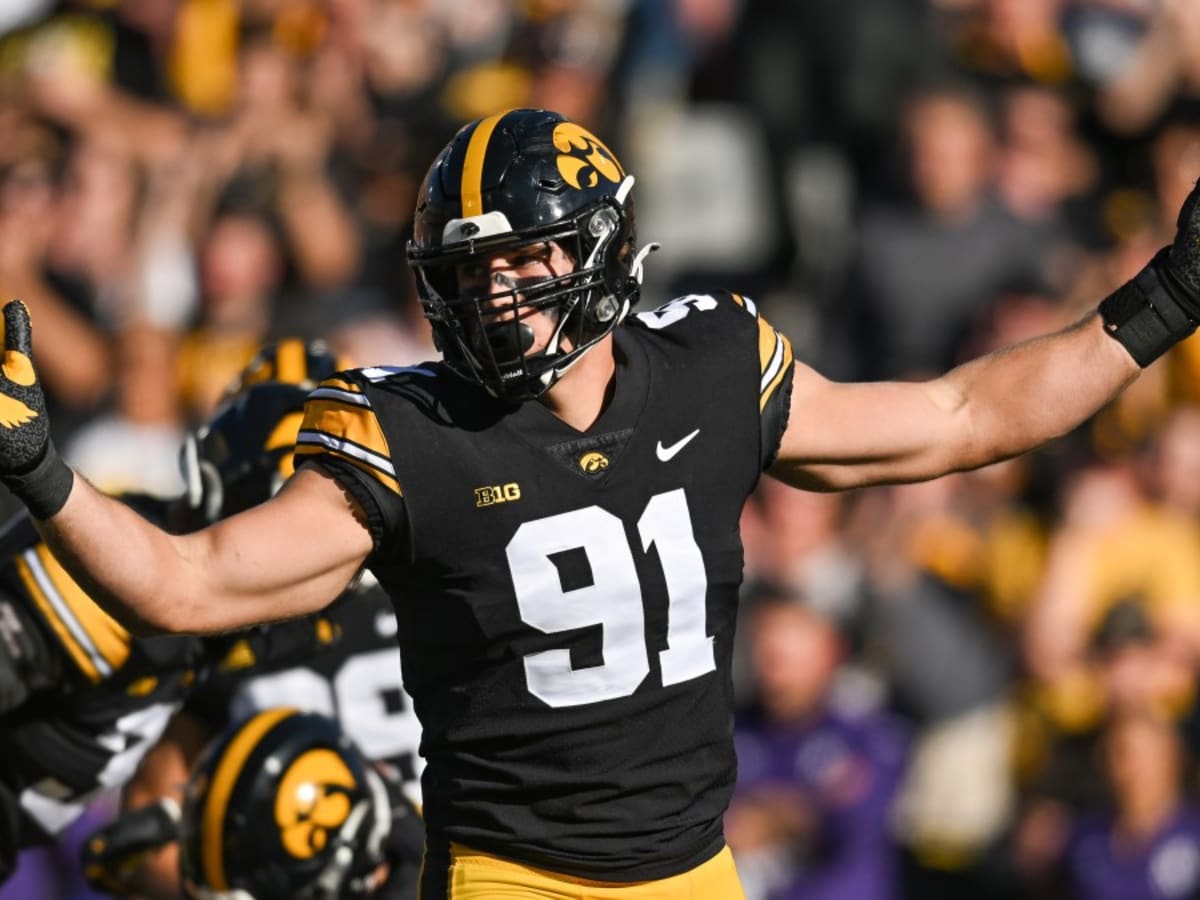 Green Bay Packers Seven-Round Mock Draft: Lukas Van Ness, Four Targets for  Jordan Love - Sports Illustrated Green Bay Packers News, Analysis and More