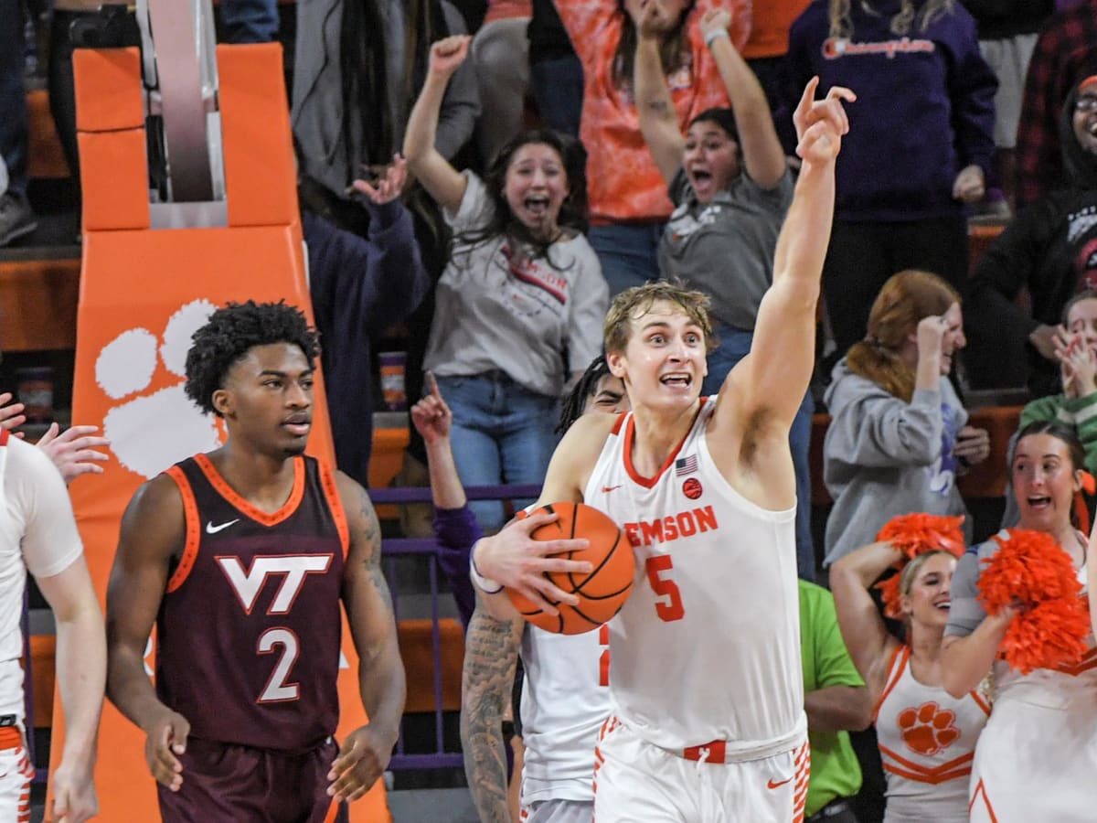 LOUISVILLE, KY - FEBRUARY 18: Clemson Tigers forward Hunter Tyson (5)  during a mens college basketball game between the Clemson Tigers and the Louisville  Cardinals on February 18, 2023 at the KFC