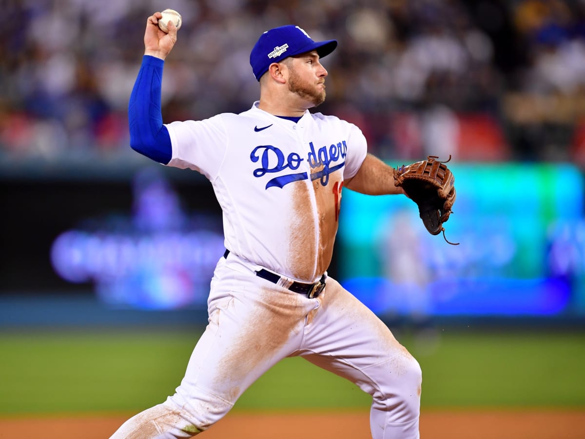 For Dodgers' Max Muncy, new center field backdrop is a painful adjustment –  Daily News