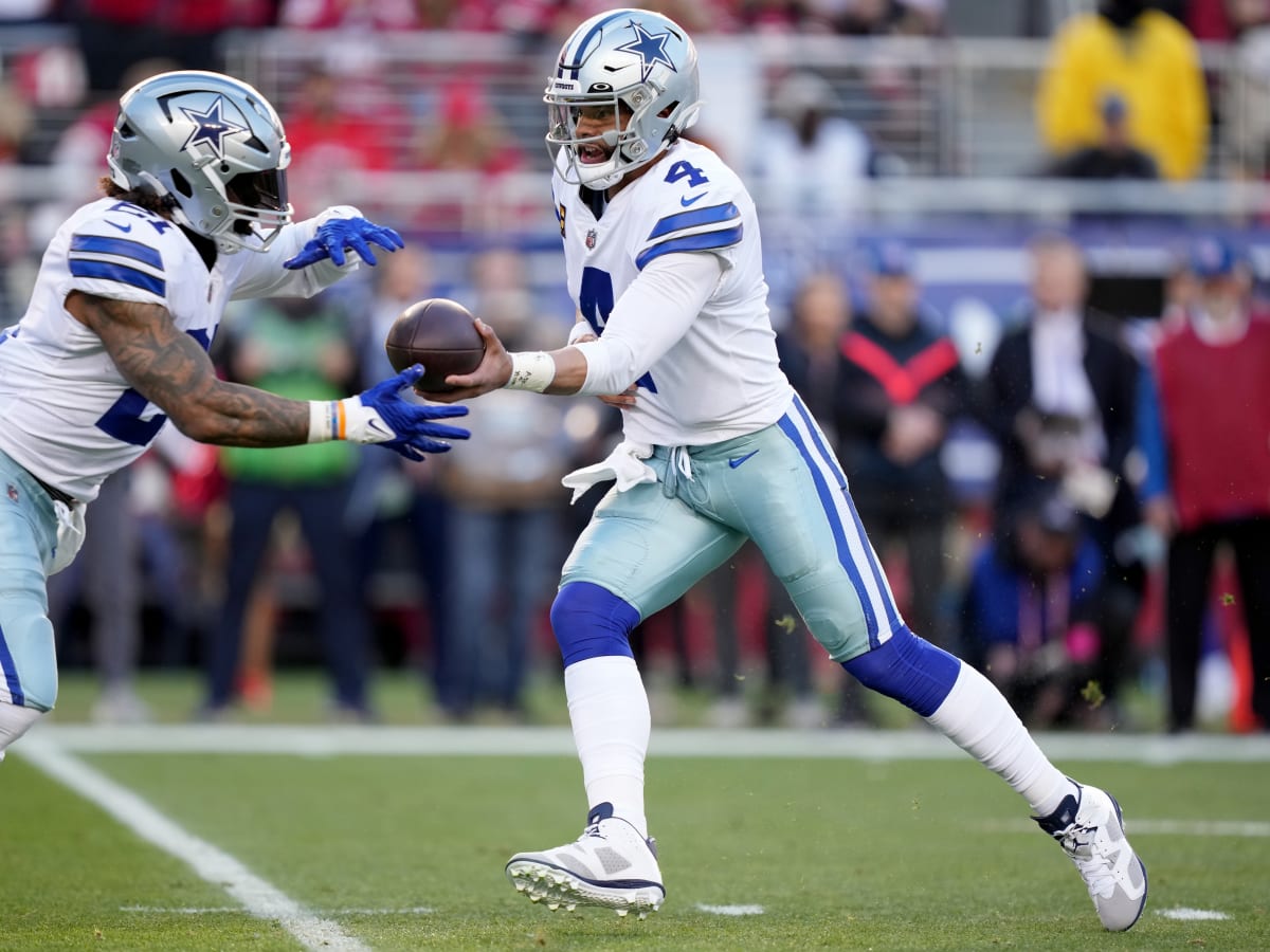 December 18, 2022: Dallas Cowboys quarterback DAK PRESCOTT (4) hands off  the ball to Dallas Cowboys running back EZEKIEL ELLIOTT (21) during the  Jacksonville Jaguars vs Dallas Cowboys NFL game at TIAA