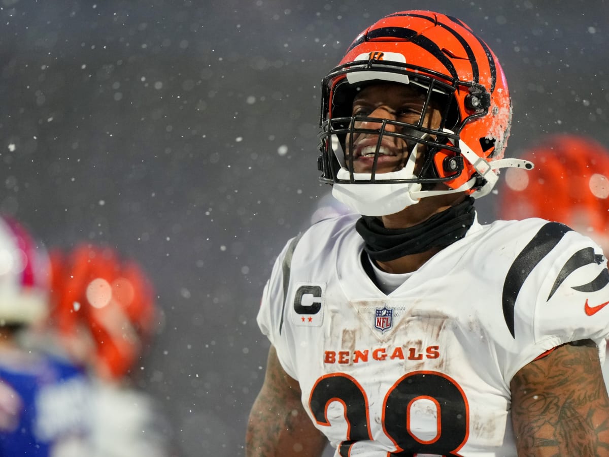 Reports: Joe Mixon restructures contract to stay with Bengals for 2023  season