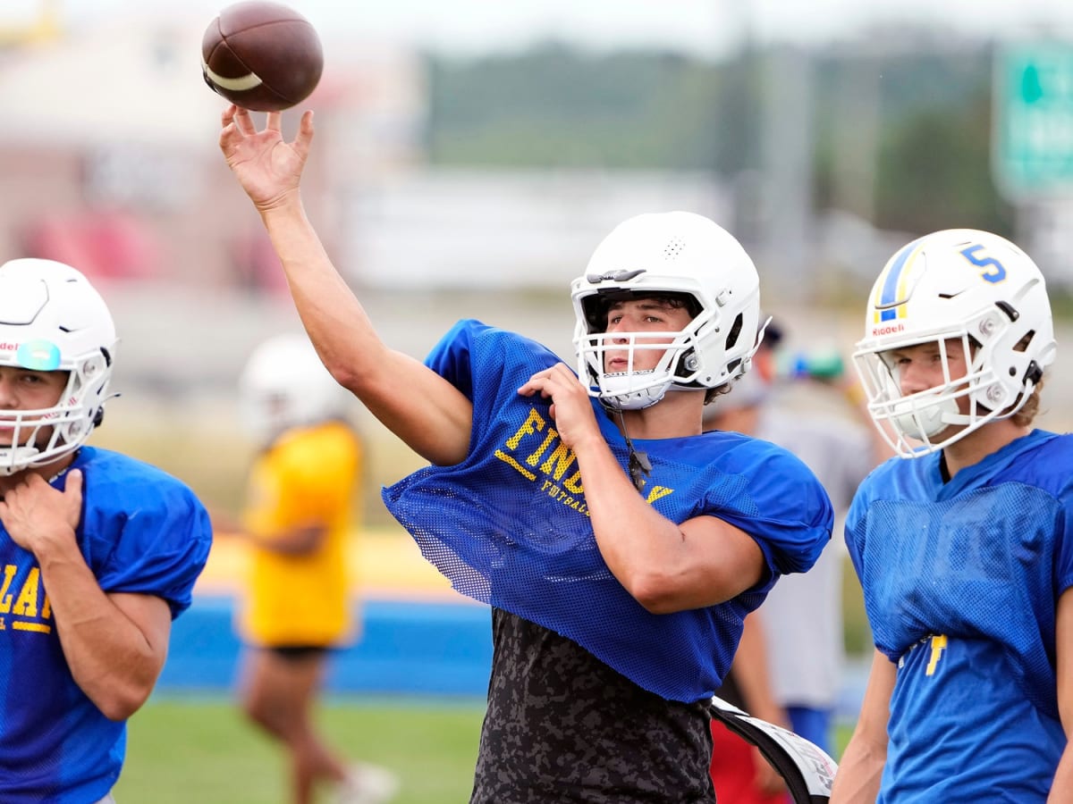 UK football lands No. 1 QB in transfer portal Devin Leary