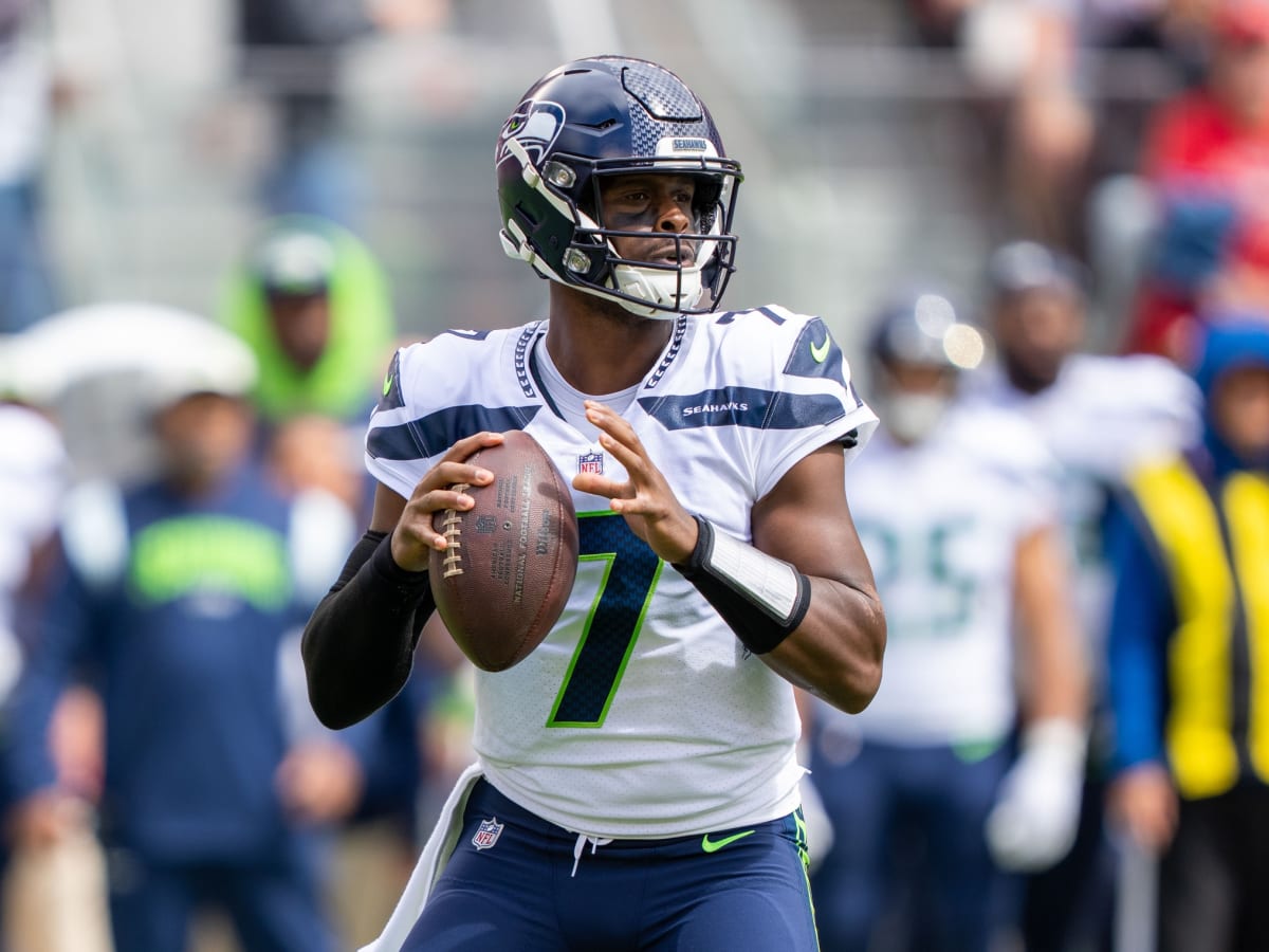 Seahawks' Geno Smith wins PFWA's Comeback Player of the Year, Most Improved  Player awards - Field Gulls