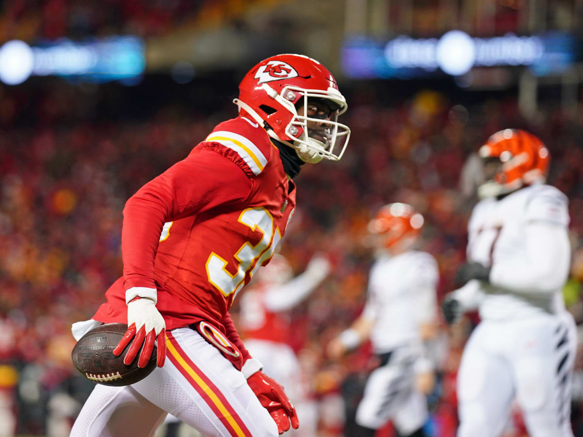 HOUSTON, TX - DECEMBER 18: Kansas City Chiefs cornerback Jaylen Watson (35)  warms up during the NFL