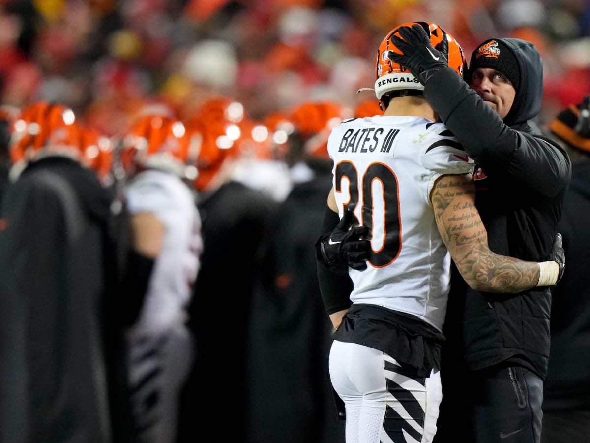 Look: NBA Star Luka Doncic Gives Cincinnati Bengals Wide Receiver Ja'Marr  Chase Signed Jersey At Mavericks-Suns Game - Sports Illustrated Cincinnati  Bengals News, Analysis and More