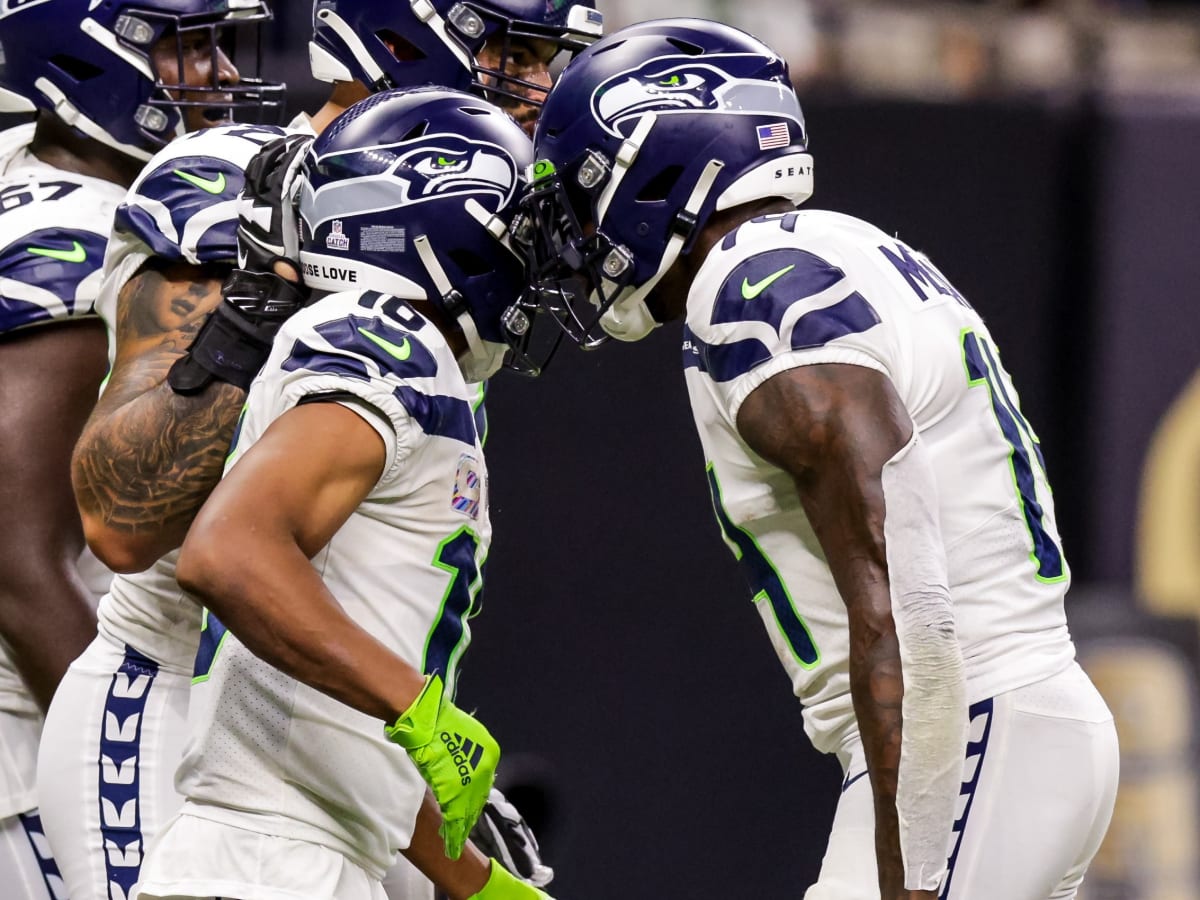 Seahawks Rookie WR D.K. Metcalf's Size Standing Next To Fellow WR Tyler  Lockett Is Astounding