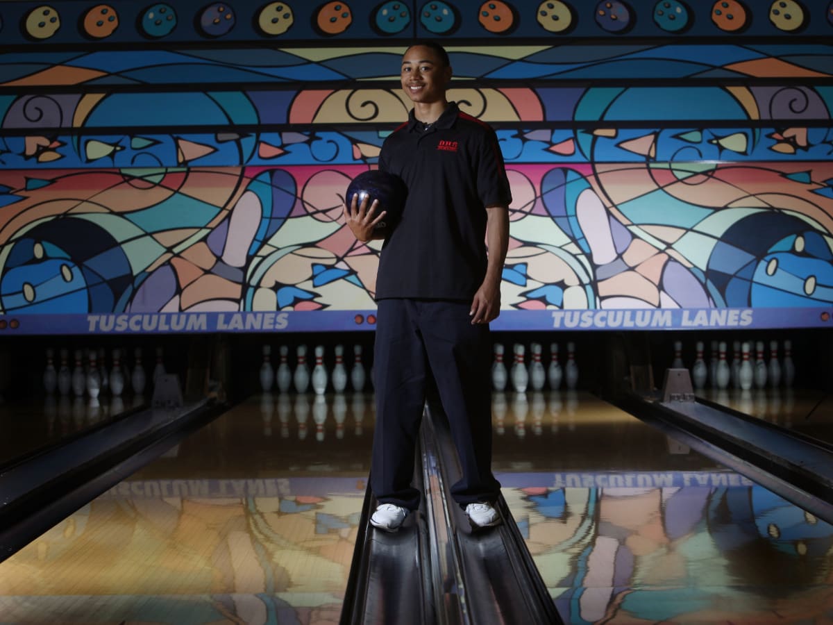 Backstage: Bowling with Mookie