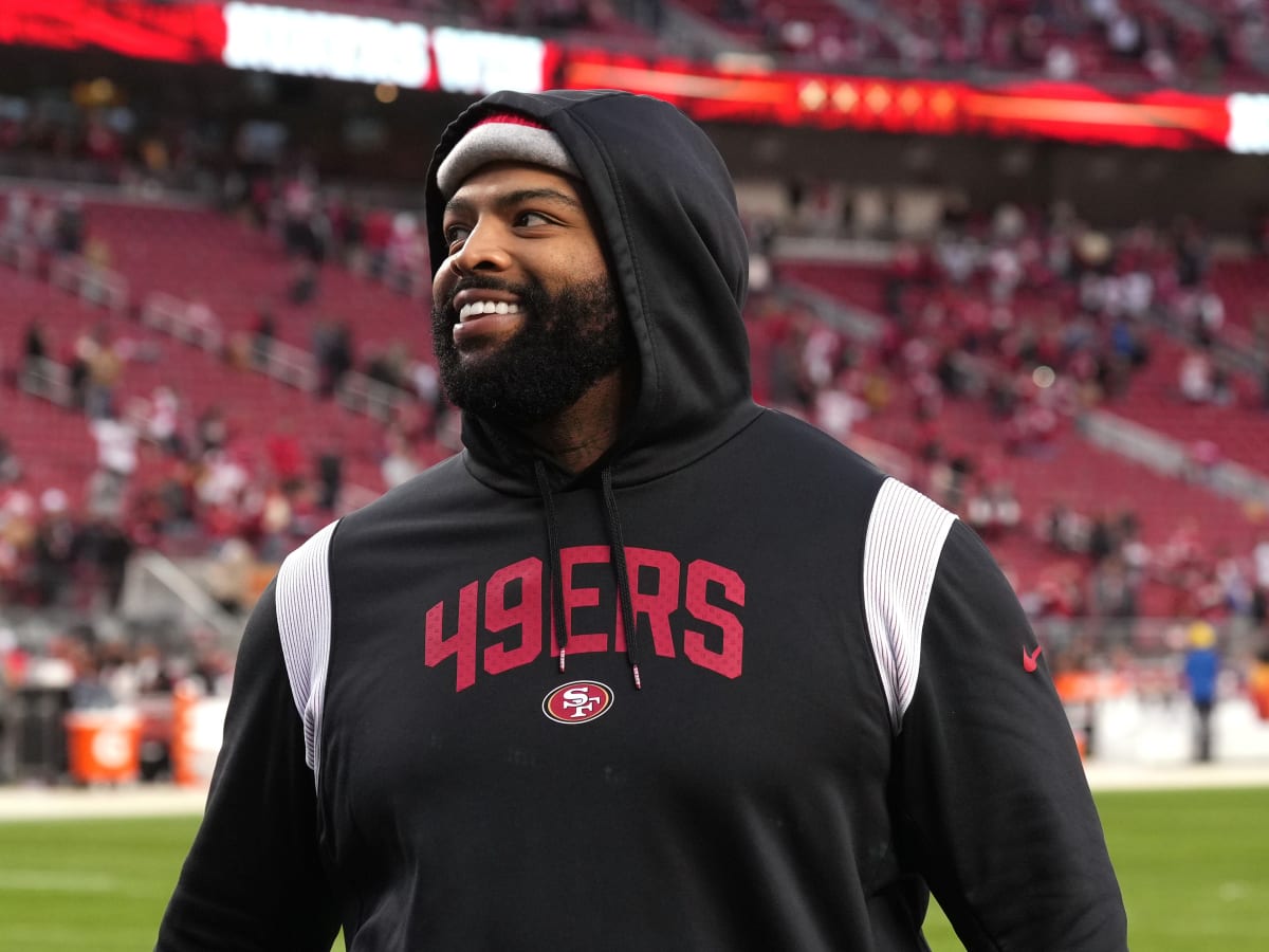 49ers' Trent Williams scoffs as social-media claims he tips plays