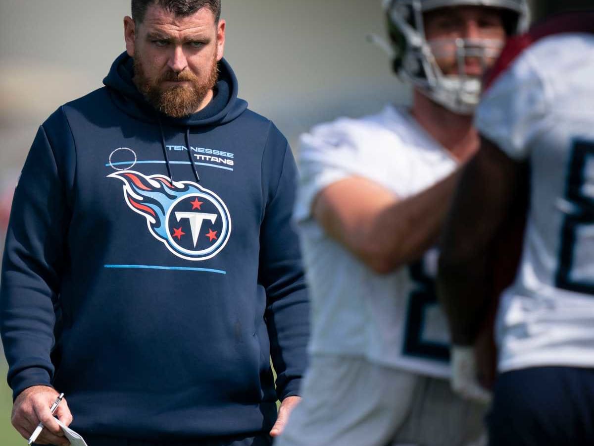 Titans Offensive Coordinator Todd Downing embraces Passing Game Coordinator  Tim Kelly - Music City Miracles