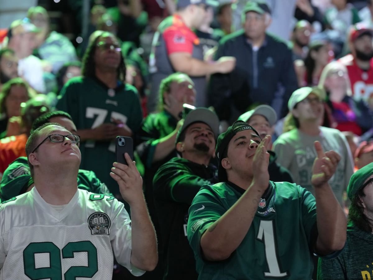 Super Bowl LVII: Jalen Hurts leads Philadelphia fans in a raucous rendition  of 'Fly Eagles Fly'