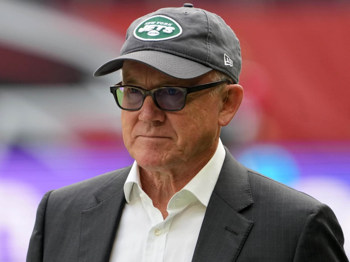 Jets Hard Knocks: NFL Fans Absolutely Loved Woody Johnson's Giant Chain -  Sports Illustrated