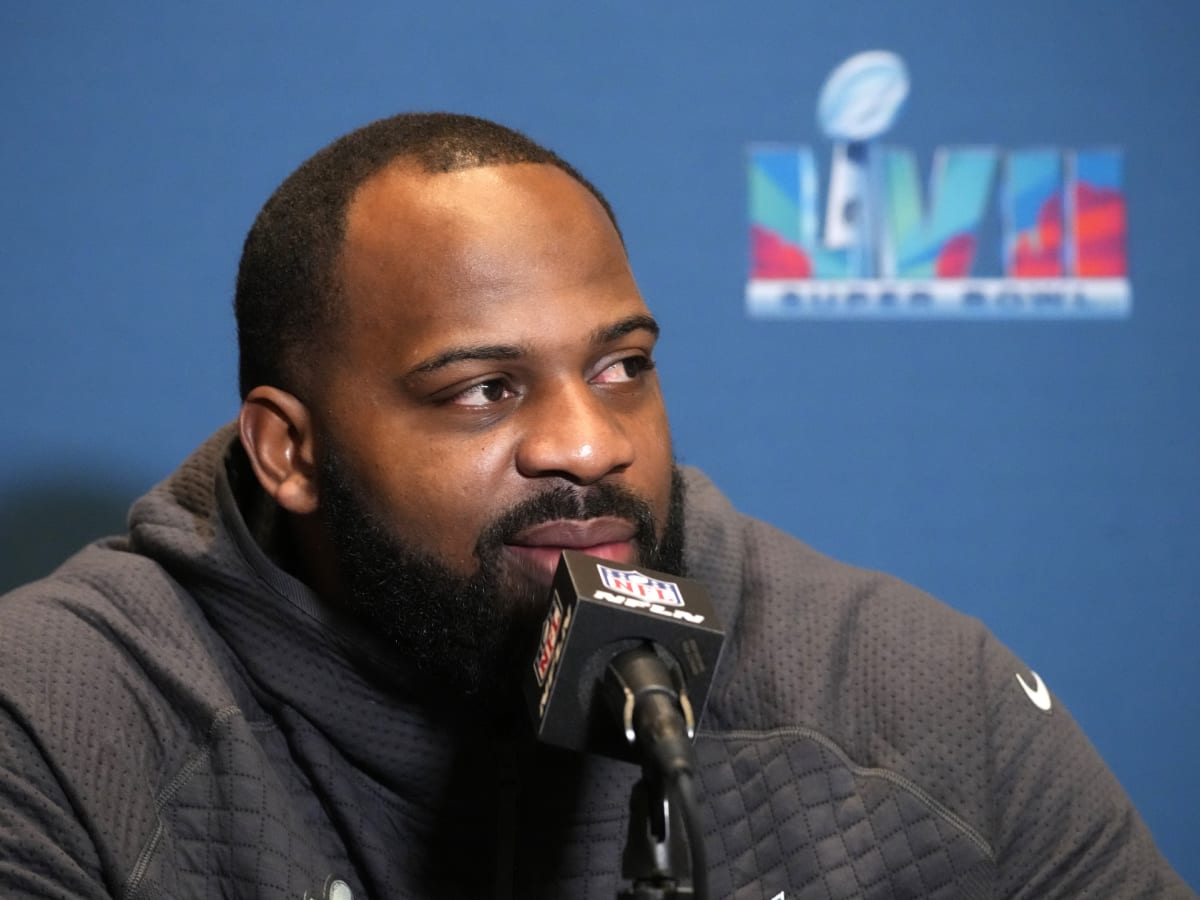 Fletcher Cox's 'Golden Girls' Look Ahead Of Super Bowl LVII Goes Viral