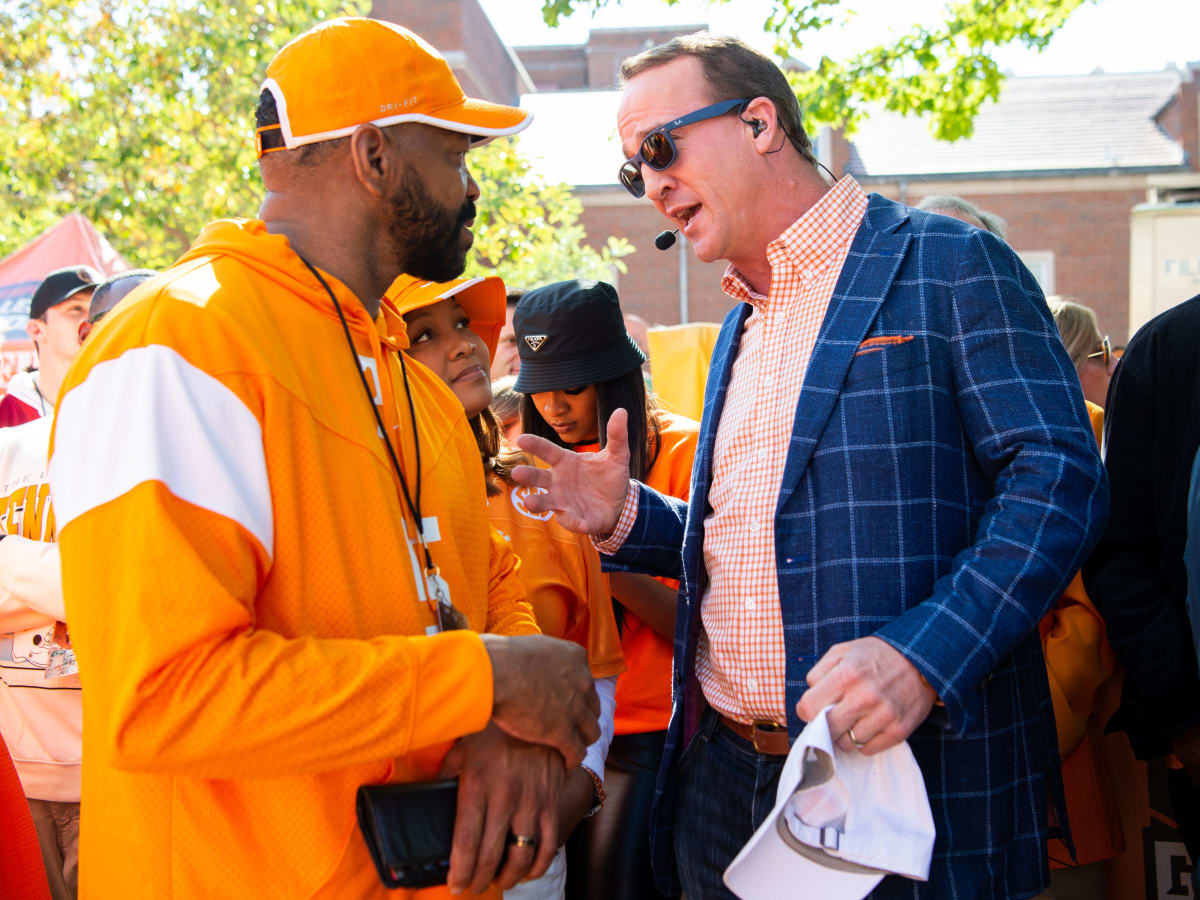 Tennessee volunteers peyton manning and hendon hooker skyline