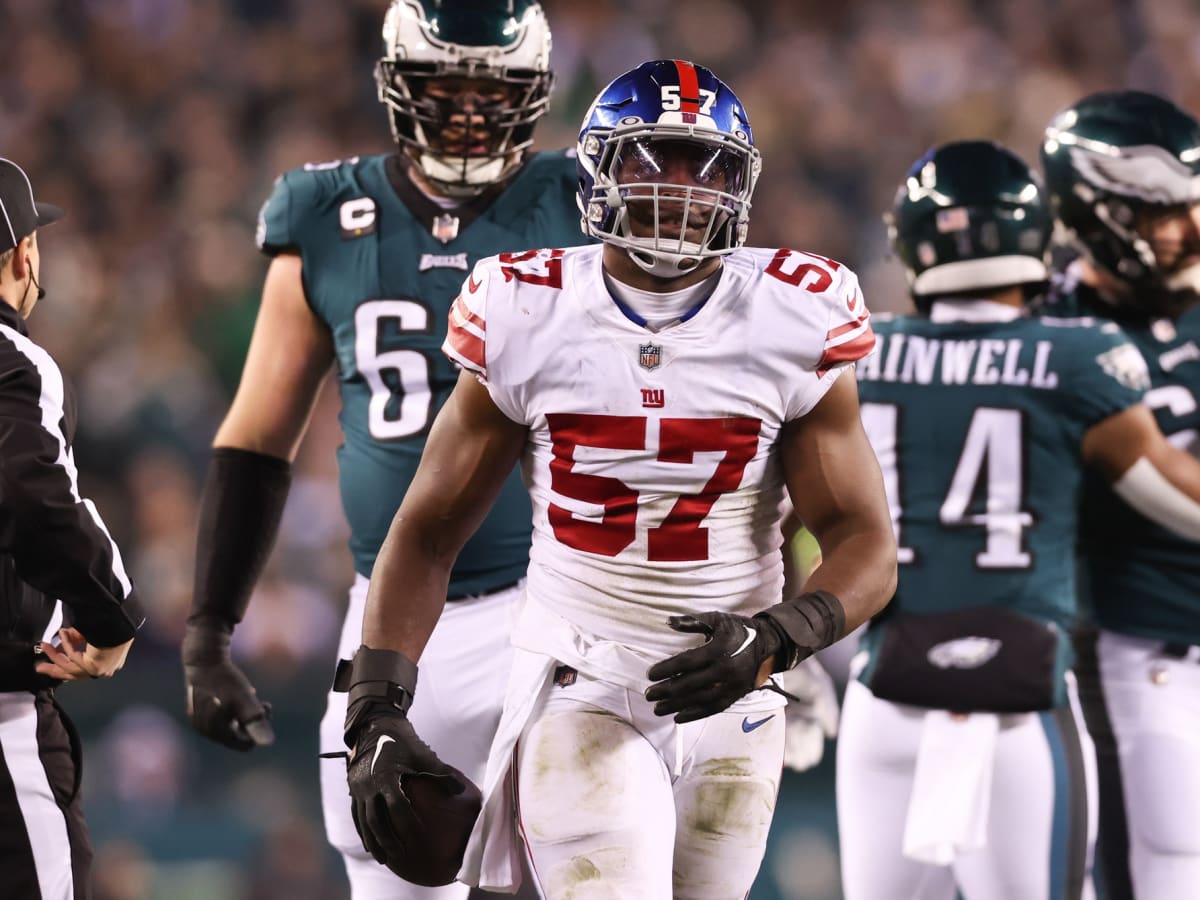 Washington Commanders linebacker Jamin Davis (52) defends against the New  York Giants during an NFL football game Sunday, Dec. 4, 2022, in East  Rutherford, N.J. (AP Photo/Adam Hunger Stock Photo - Alamy