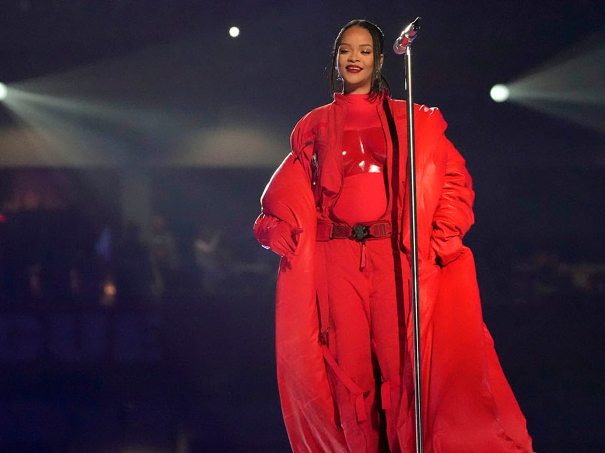 A Pregnant Rihanna Performs Super Bowl LVII Halftime Show: Watch – Rolling  Stone