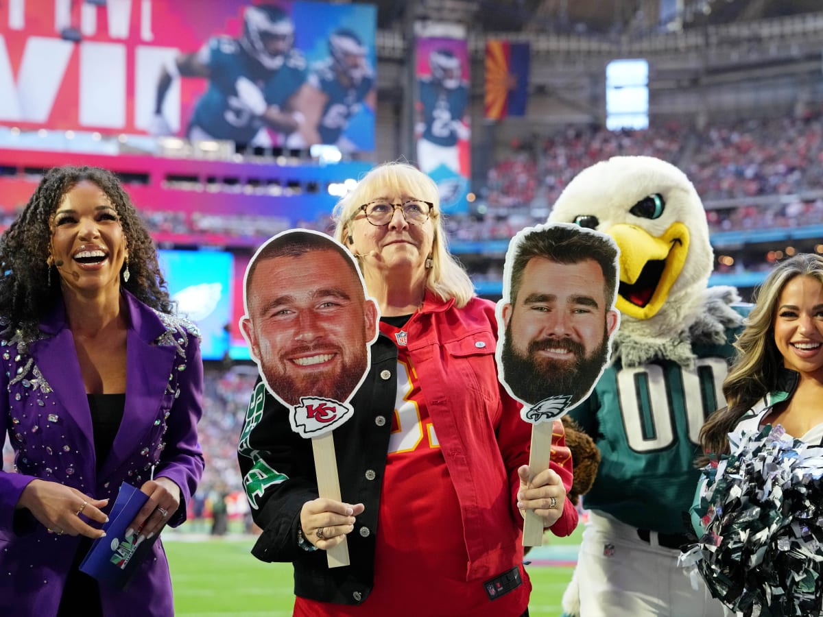 Mom Beat you to the NFL HOF, Travis Kelce teases Jason Kelce as