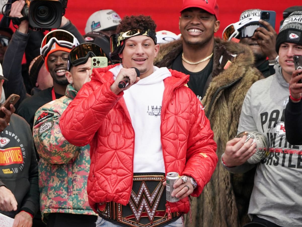 Chiefs Super Bowl parade 2023 takeaways: Patrick Mahomes leaves Lombardi  Trophy with Kansas City fan 