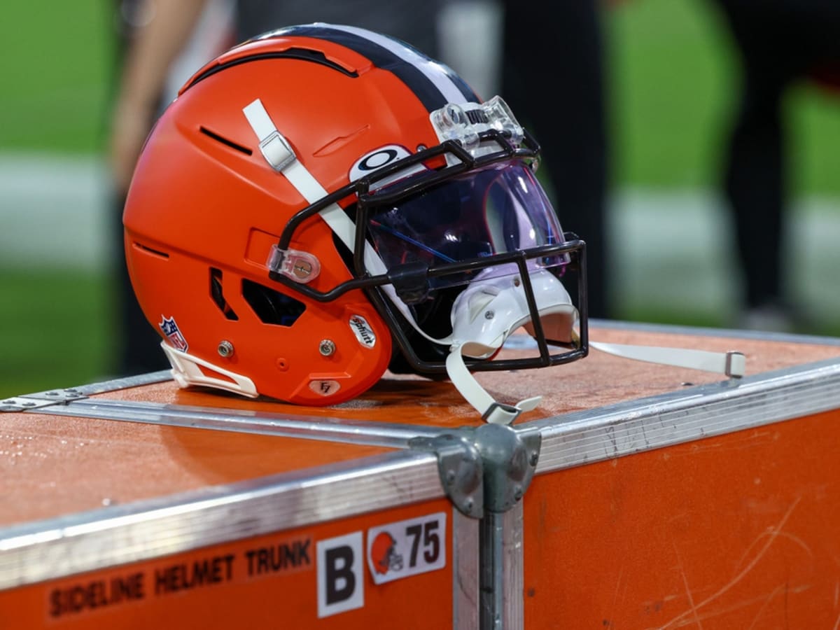 Browns Sign Veteran Offensive Tackle - Sports Illustrated Cleveland Browns  News, Analysis and More