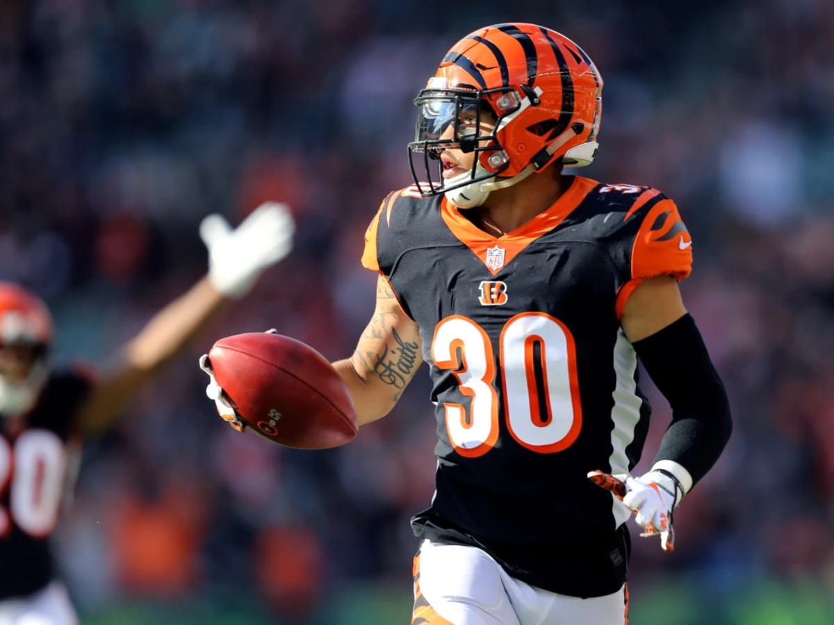 Former Bengals cornerback Flowers signs with Falcons, reuniting with Bates