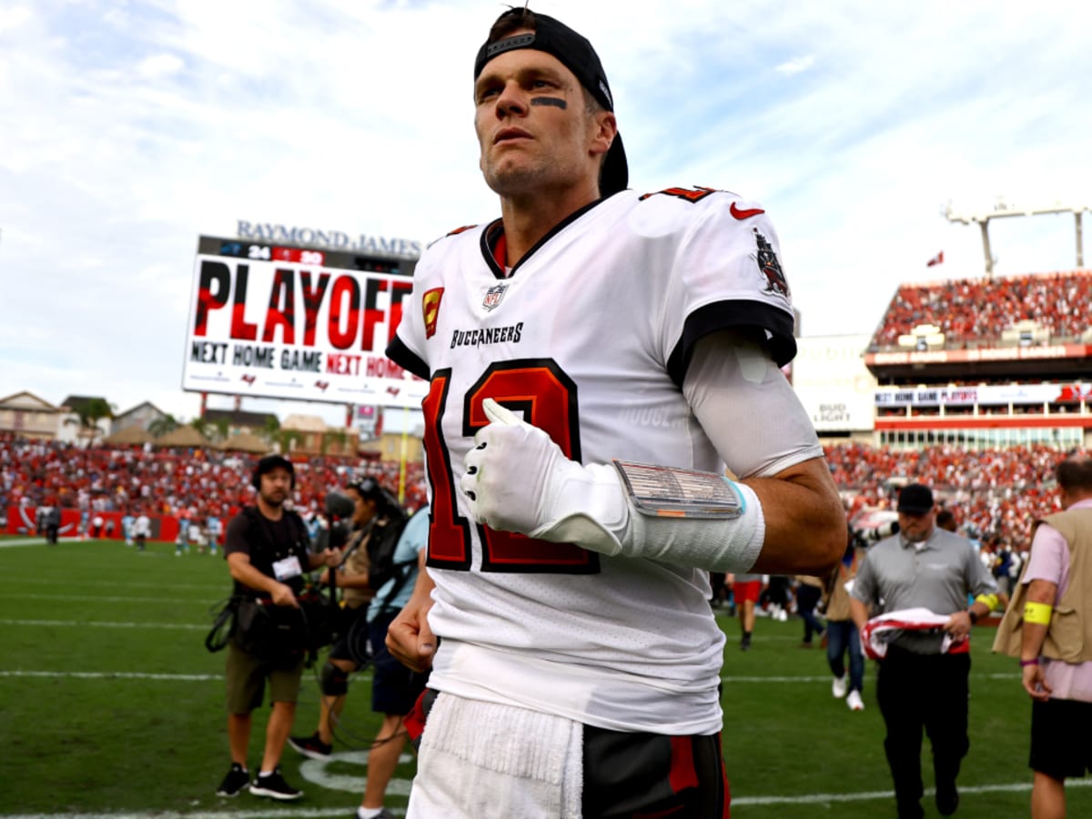 Bucs' Tom Brady goes over 100,000 yards passing for career – KGET 17