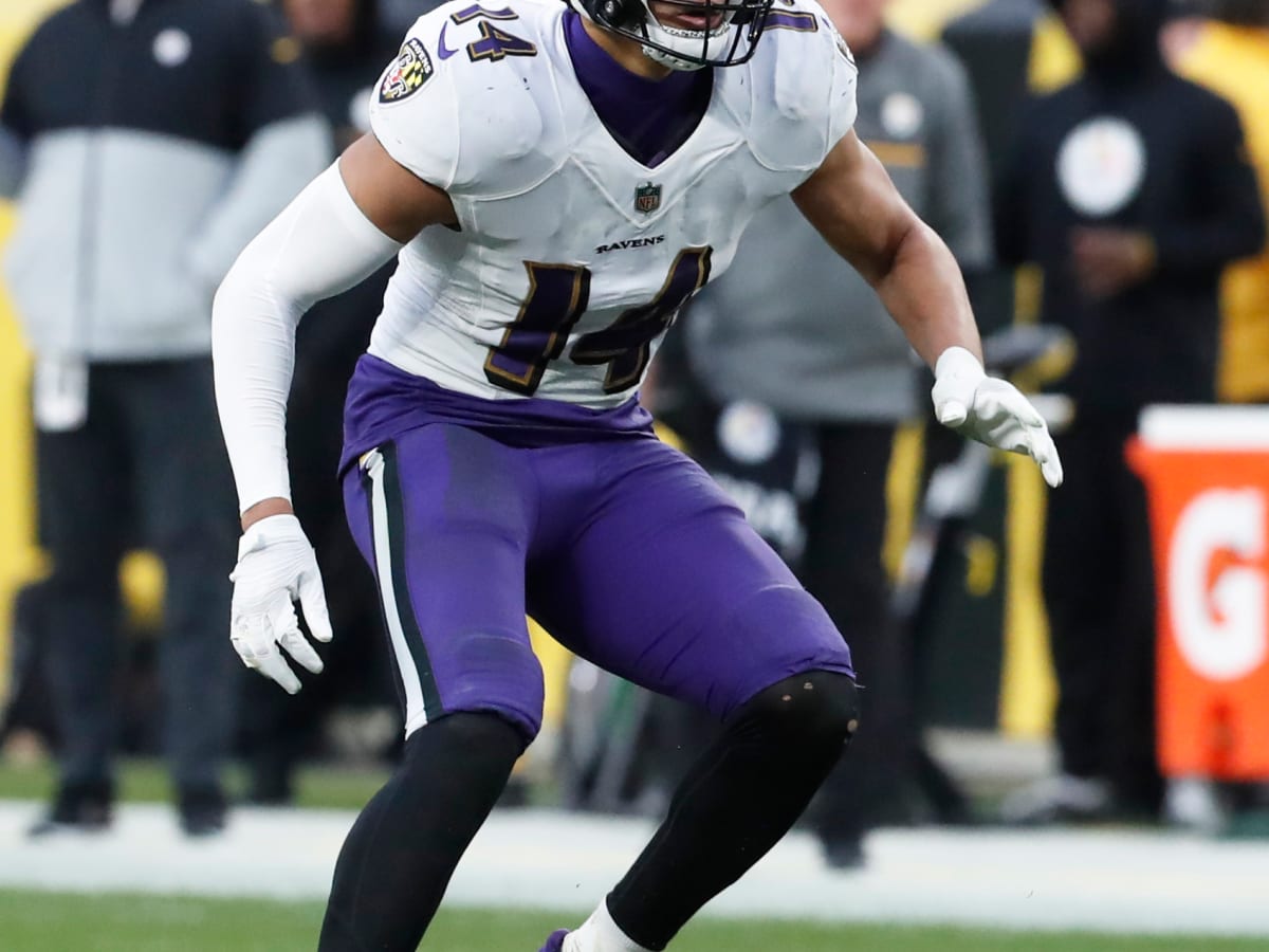 Baltimore Ravens safety Kyle Hamilton (14) warms up before an NFL