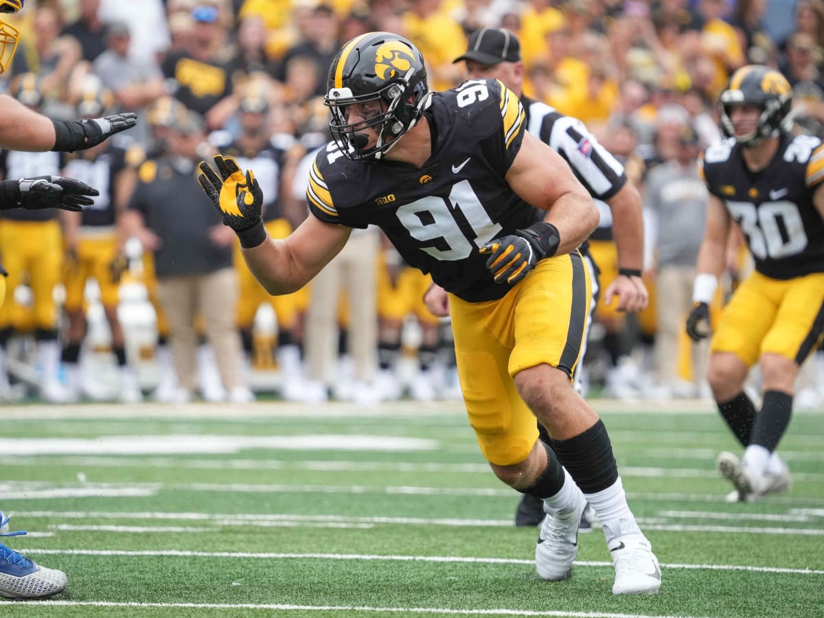 Baltimore Ravens Select Lukas Van Ness in Mock Draft