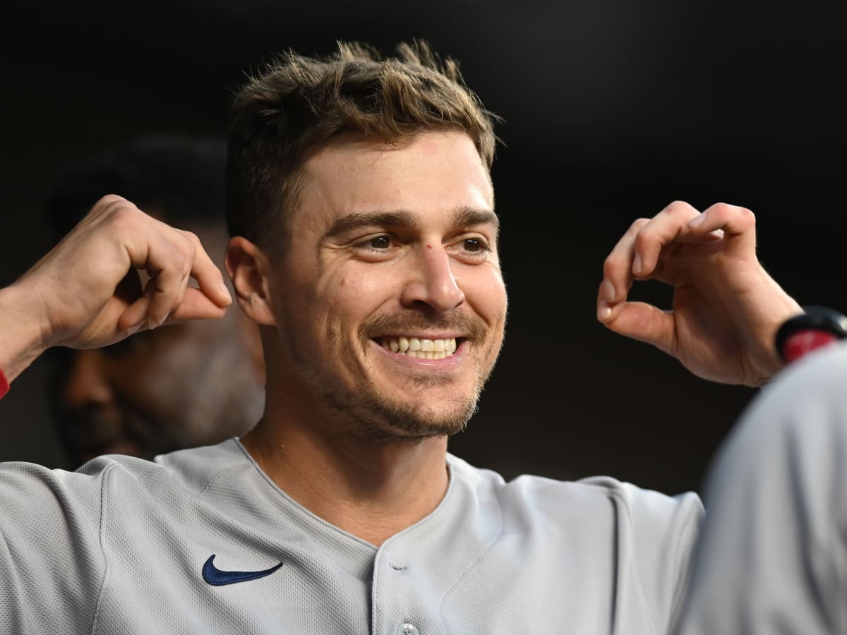 MLB's Kiké Hernandez Gifted Dude Wipes After Revealing He Pooped