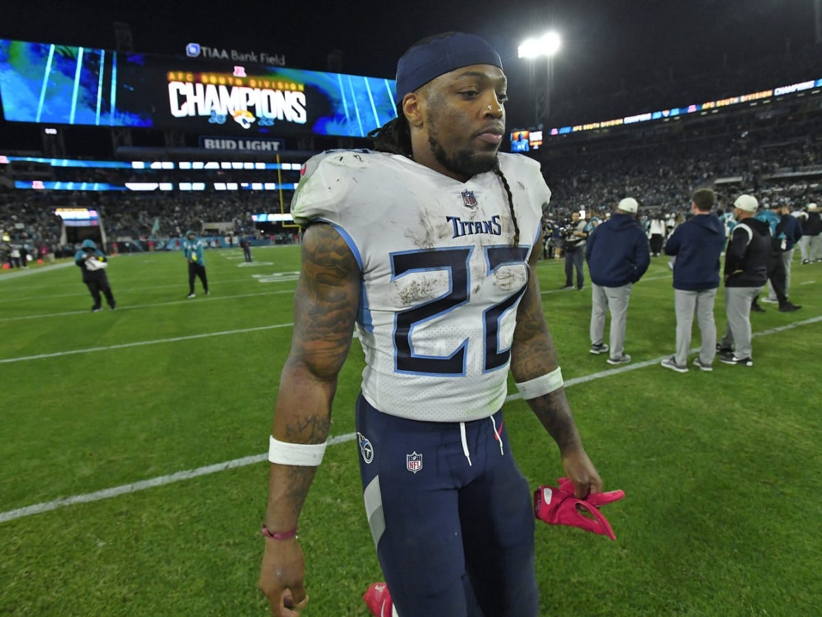 Titans running back Derrick Henry and the crown given to him by a fan