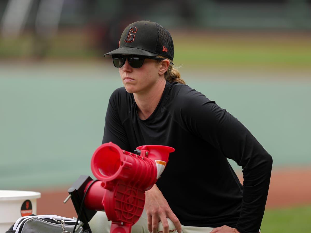Giants' Alyssa Nakken first woman to interview for MLB manager job - Los  Angeles Times