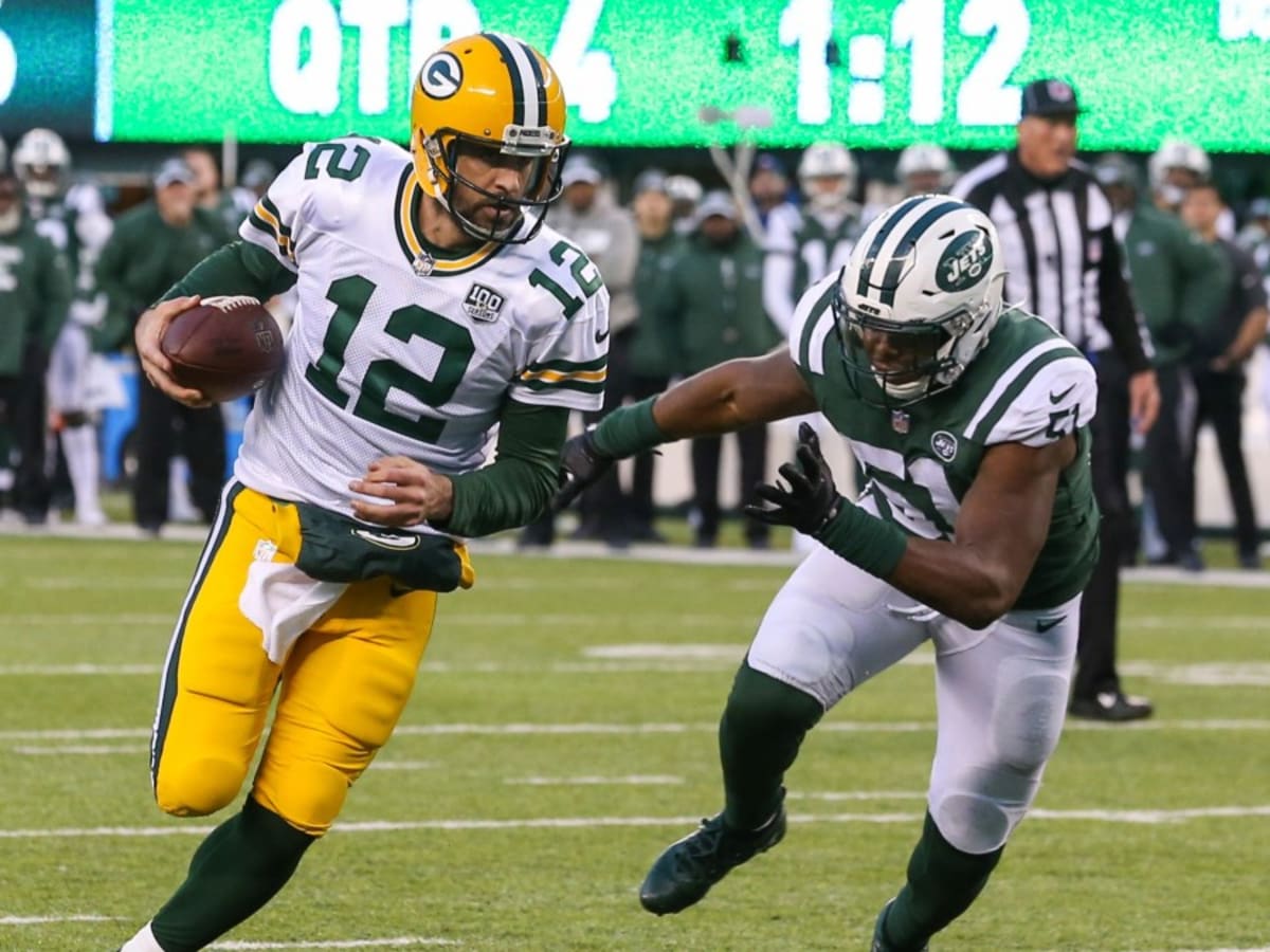 New York Jets officials are flying to meet with Aaron Rodgers in