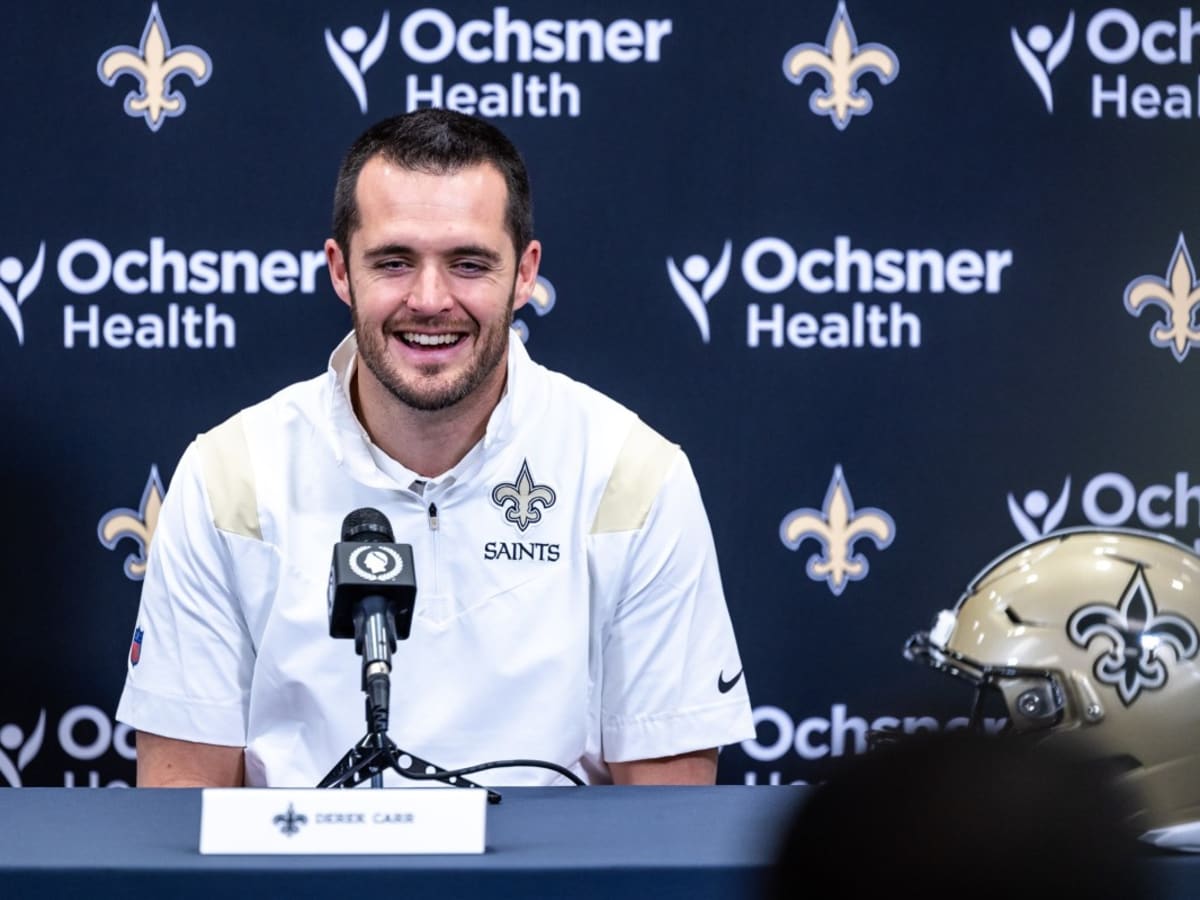 Saints QB Derek Carr and his family draw cheers at Pelicans game