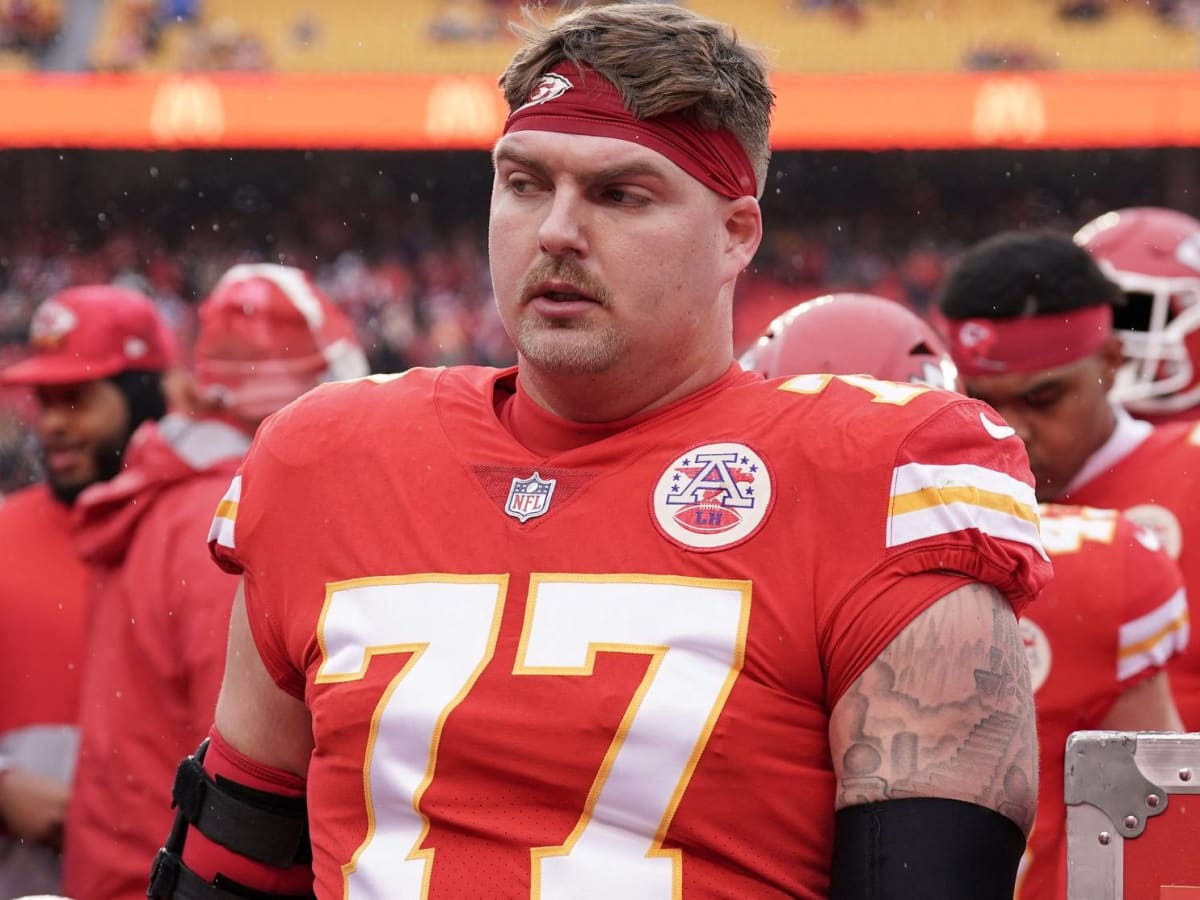 Former Chiefs RT Andrew Wylie signs with Washington Commanders